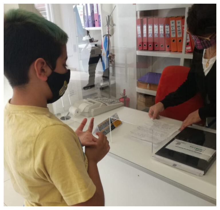 Niños de Rada Tilly presentaron una carta pidiendo que habiliten las plazas: «los niños necesitamos aire fresco»