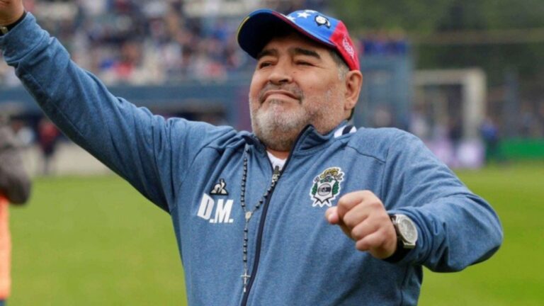 Internaron a Diego Maradona en una clínica de La Plata