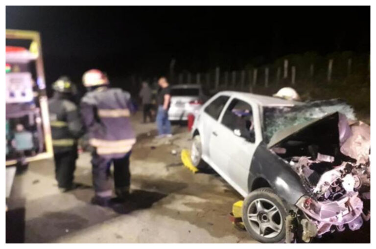 Violento choque frontal anoche en el Camino Roque González