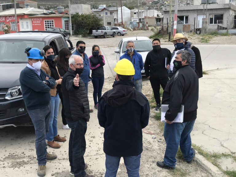 Othar se reunió con vecinos del Quirno Costa por el cierre del pluvial