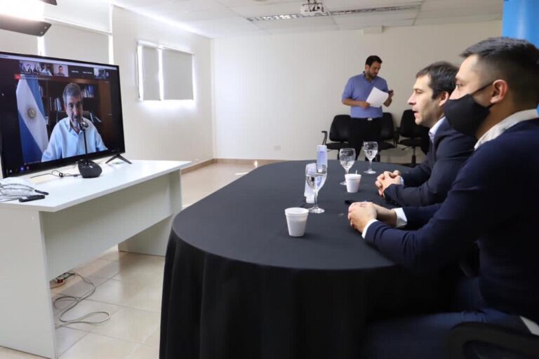 Luque junto al ministro Salvarezza destacaron el desarrollo científico y tecnológico de la región