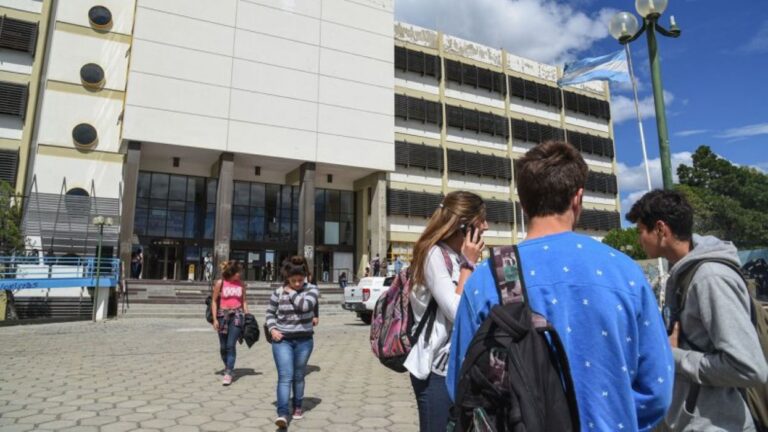 La UNPSJB comenzó a dictar clases de ruso y árabe