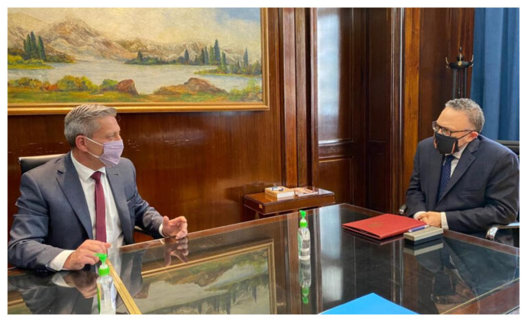 Arcioni firmó con Kulfas un acuerdo de financiamiento para Pymes chubutenses por 400 millones de pesos