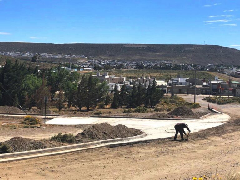 Rada Tilly: avanzan en el acondicionamiento de los espacios públicos del barrio Peñí