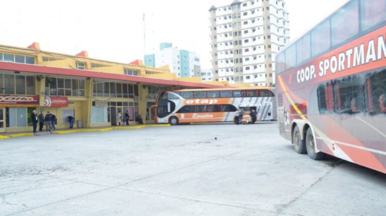 Reprogramaron un viaje a Bariloche y los pasajeros se enteraron en la terminal