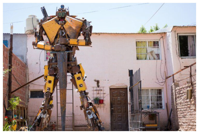 Un vecino patagónico creó un «transformer» y se volvió furor en su ciudad