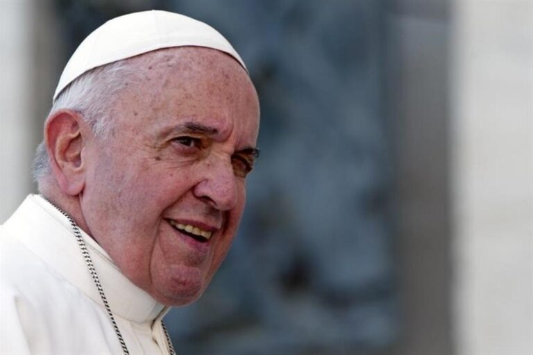 El Vaticano investiga supuesto «me gusta» del Papa a foto de modelo brasileña