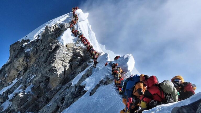 El Everest tendrá mañana una nueva altura oficial