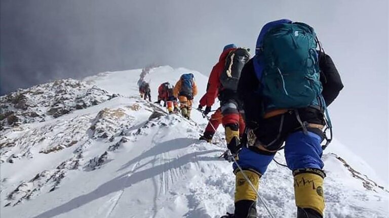 Desde hoy el Everest es aún más alto:  mide 8.848,86 metros