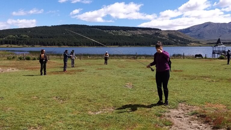 Concientización sobre la pesca deportiva mediante capacitación en Fly – Cast