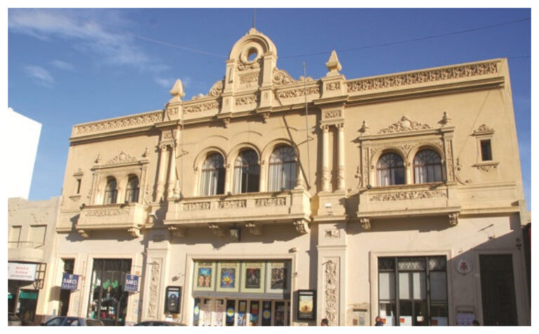 Brindan la posibilidad de conocer la historia del Teatro en Comodoro