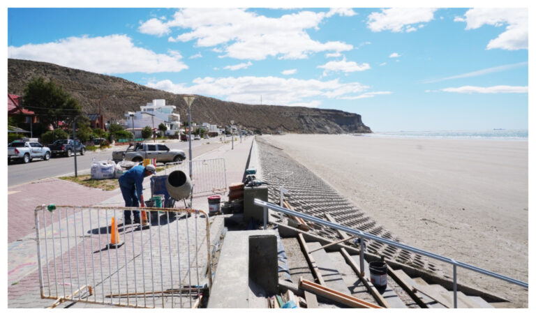 Reacondicionan los accesos a la playa de cara a la temporada de verano