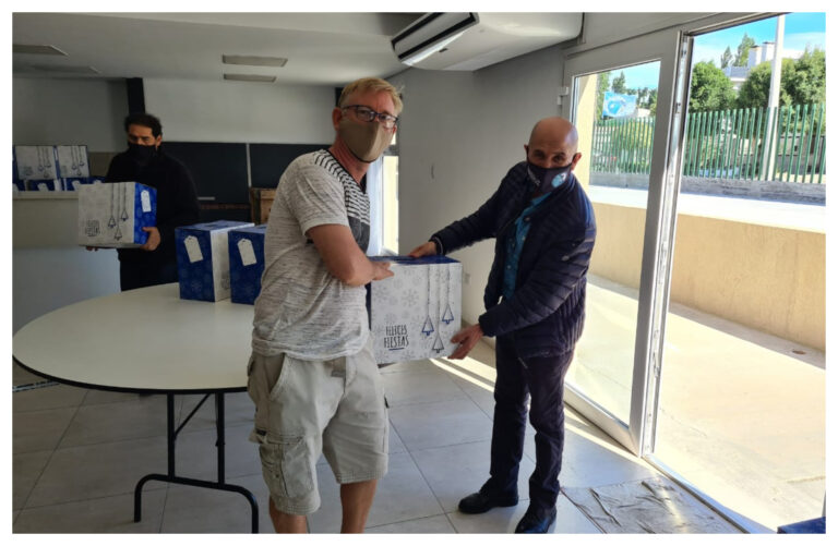 Llugdar y Villegas supervisaron entrega de cajas navideñas en Comodoro