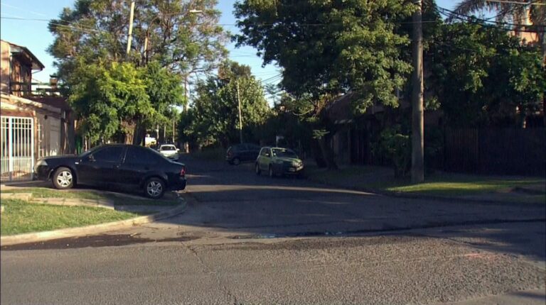 Atropelló y mató a su madre al equivocarse de cambio cuando sacaba el auto del garaje