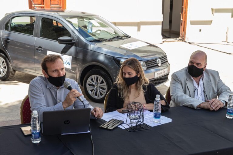 El Municipio de Comodoro sorteó dos vehículos entre los contribuyentes con sus impuestos al día