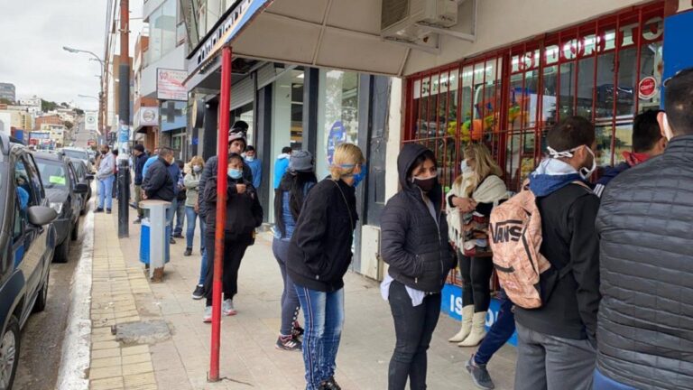 El 31 de diciembre los comercios deberán cerrar sus puertas a las 16 horas
