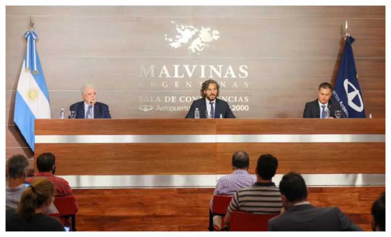 «Hoy se inicia el proceso de vacunación» , anunció Cafiero tras la llegada de las 300 dosis