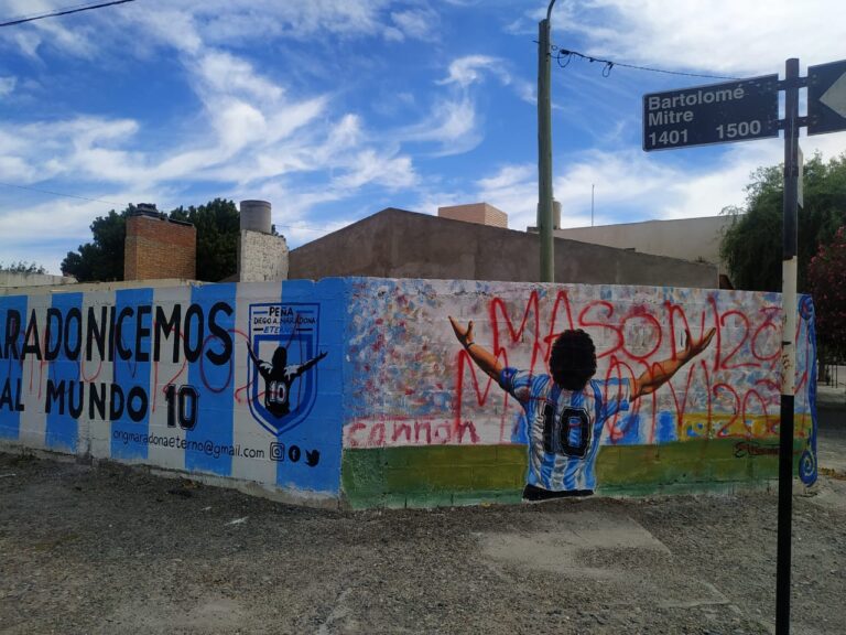 Trelew: mural de Maradona fue vandalizado y lo restaurarán el próximo viernes