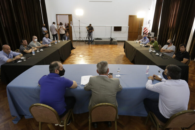 Arcioni recibió a la CAFACh en Casa de Gobierno