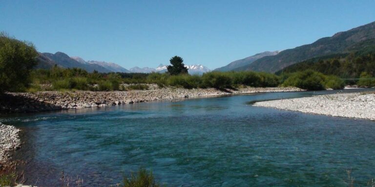 Lago Puelo: Buscan el cuerpo de la turista que se ahogó en el rio Azul
