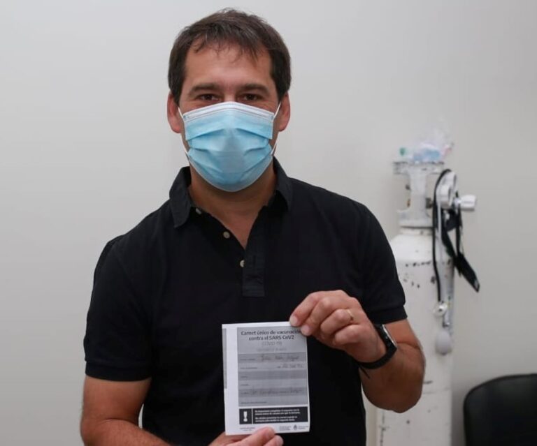 Luque: «Confiamos en que la vacuna permitirá comenzar a salir de esta situación de pandemia»