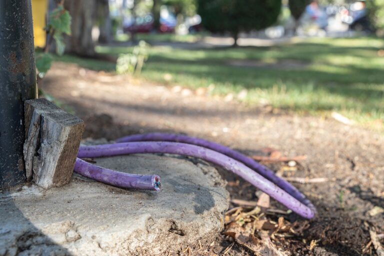 Denuncian el robo de cables en espacios públicos de Comodoro