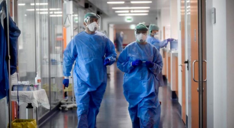 Según la OMS, los casos de coronavirus disminuyeron un 17%