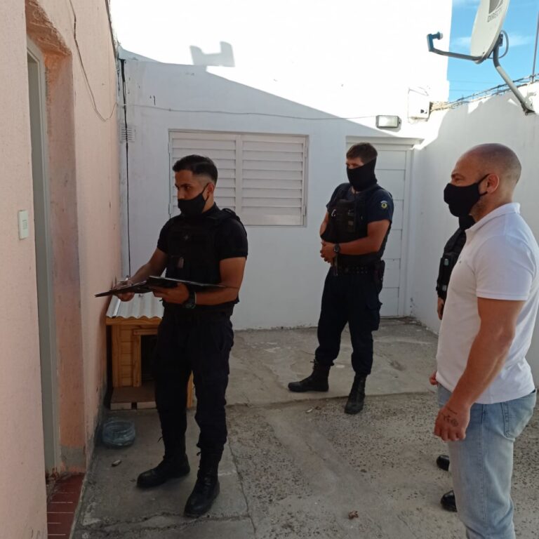 Comodoro: Realizaron allanamientos por el robo de las 30 dosis de la vacuna Sputnik V