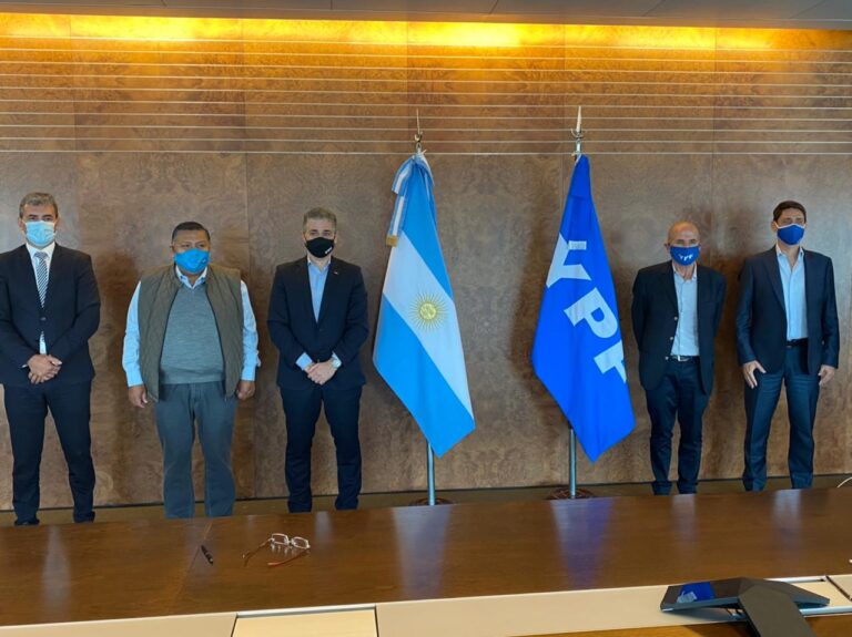 Llugdar rubricó el compromiso de YPF para reactivar Equipos en Chubut