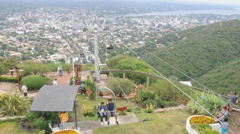 Aislaron en San Luis a 110 estudiantes tras viaje de egresados a Carlos Paz