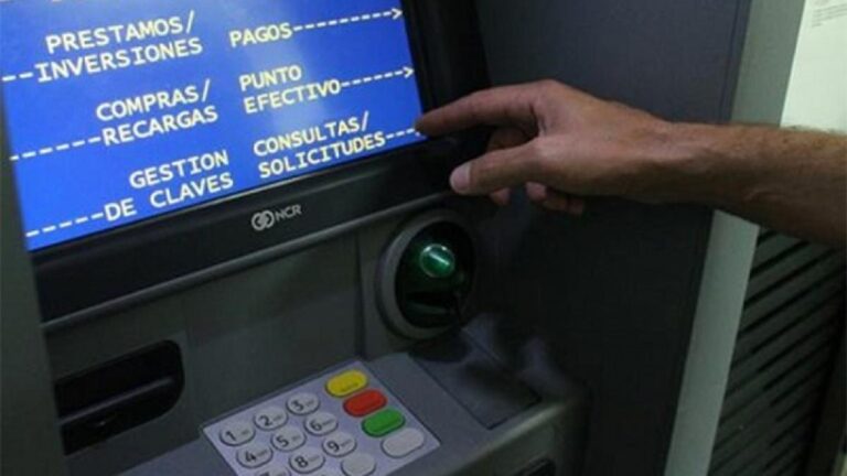 Los cajeros dejarán de ser gratis para todas las operaciones a partir de abril