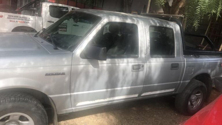 Donan camioneta para bomberos afectados por los incendios