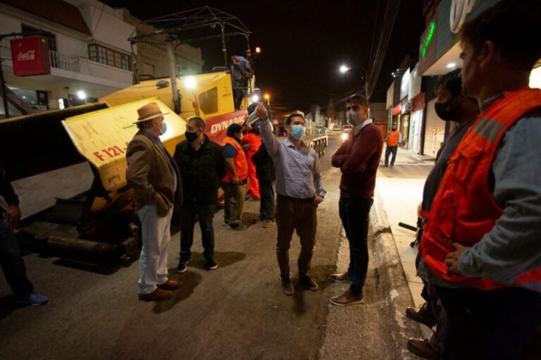 Continúa la obra que renueva la trama vial de la calle San Martín