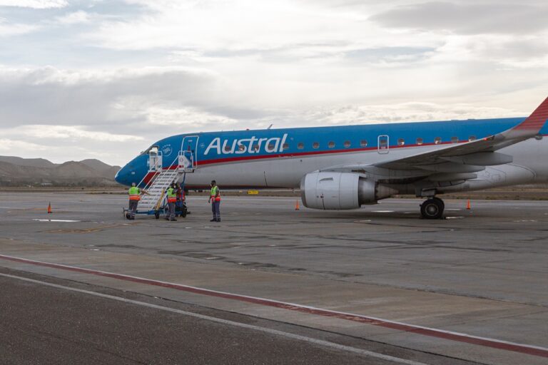 Partió a Moscú un vuelo de Aerolíneas para traer más vacunas