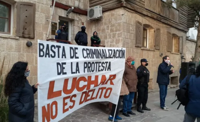 Trabajadores de la educación se manifestaron frente al Juzgado