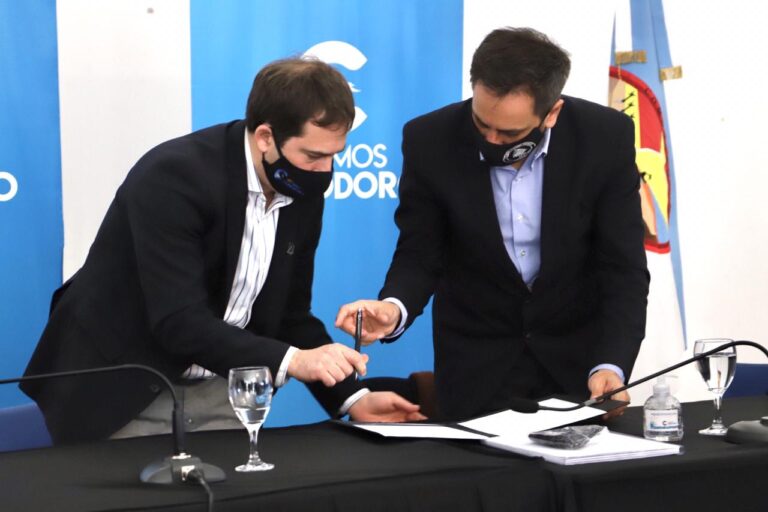 El ministro Cabandié recorrió el vacunatorio de zona norte