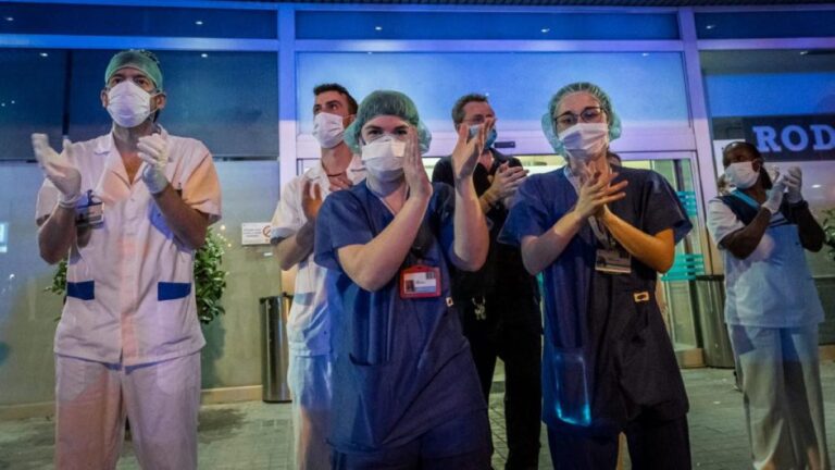 El Gobierno pagará $6.500 a trabajadores de la salud