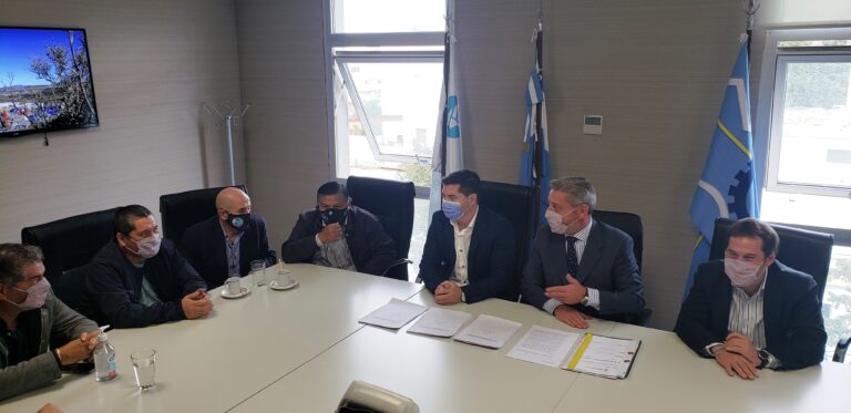 Chubut: Llugdar participó del acuerdo por la reactivación del Yacimiento Cerro Negro