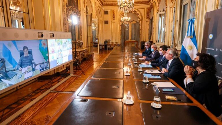 Fernández pidió a los gobernadores «acompañamiento» para hacer cumplir las restricciones