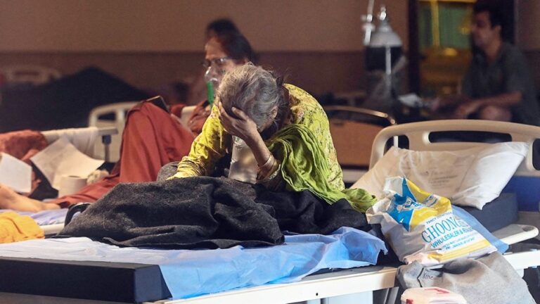 No cede el brote de coronavirus en la India, hay más de 220.000 muertes