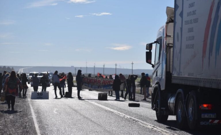 Corte en Ruta 3: dejan pasar camiones y colectivos cada una hora