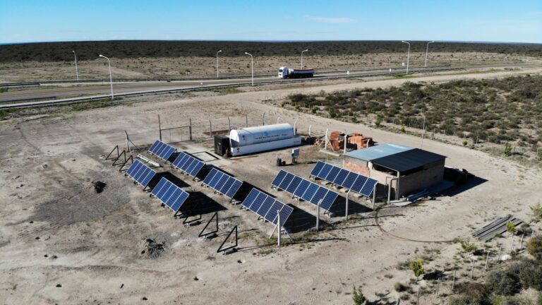 Inició la instalación del primer parque solar en Chubut