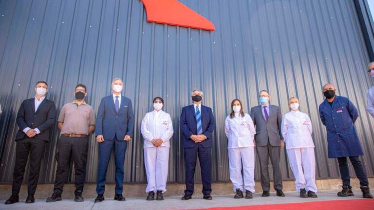 Anuncian el inicio de la producción de la vacuna Sputnik en Argentina