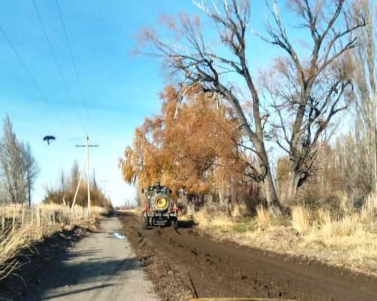 Vialidad Provincial reacondiciona los caminos de la zona productiva de Sarmiento
