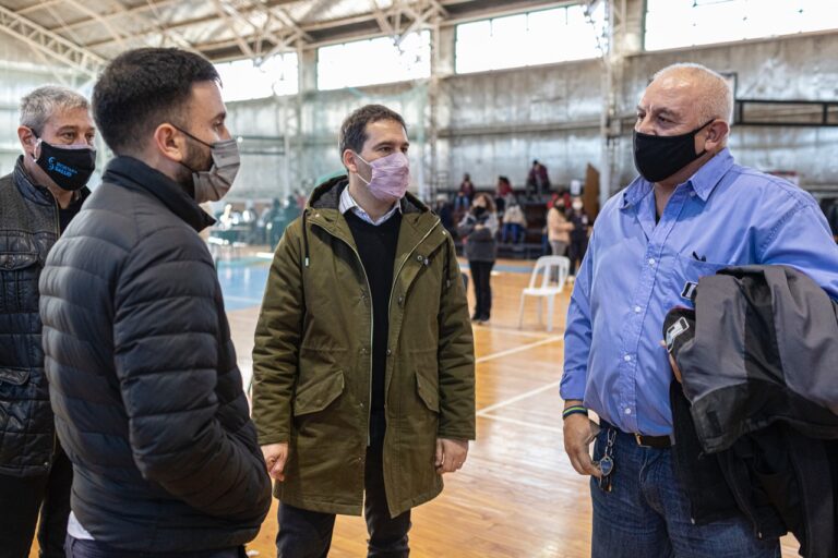 Luque: «El plan de vacunación se desarrolla con éxito, pero no debemos relajarnos»