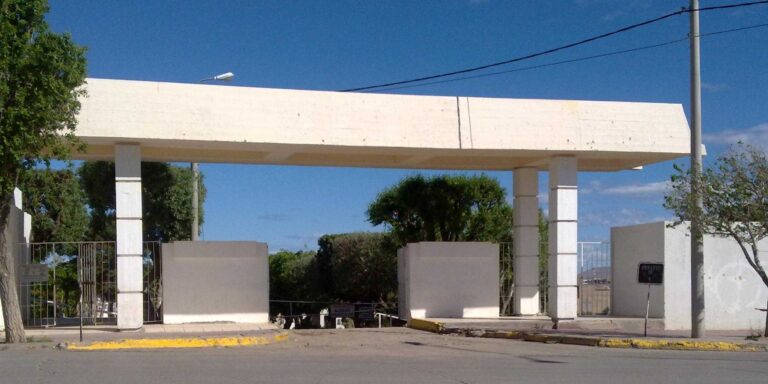 Los cementerios abrirán durante los feriados