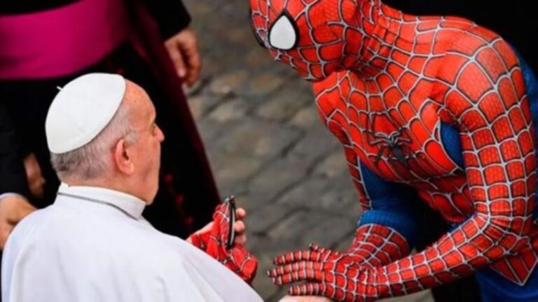 El papa Francisco recibió al Hombre Araña
