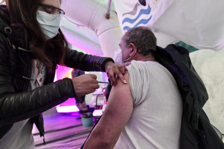 Chubut: continúa con la vacunación de trabajadores pesqueros embarcados