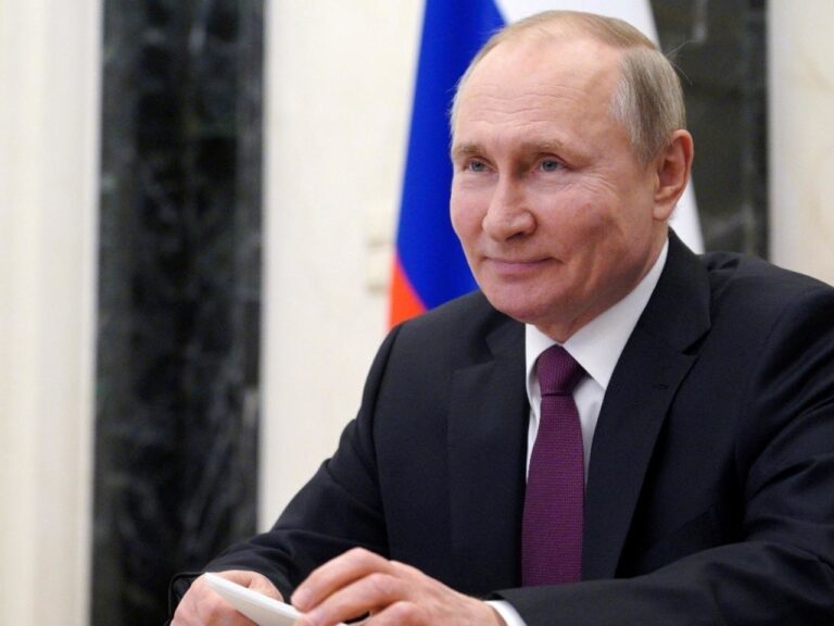 Vladimir Putin confirmó que se vacunó con la Sputnik V