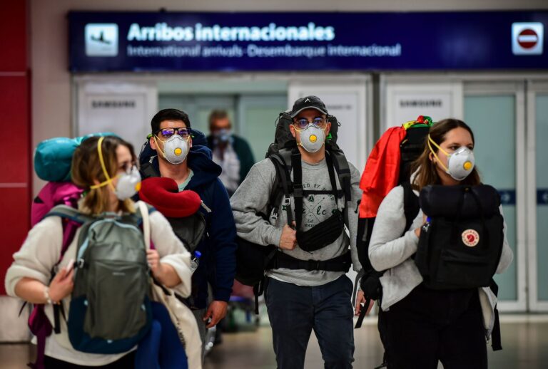 Eliminan los cupos de ingreso a Argentina para el transporte aéreo